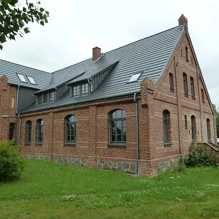 Apartment Gutshaus Altbauhof Dargun