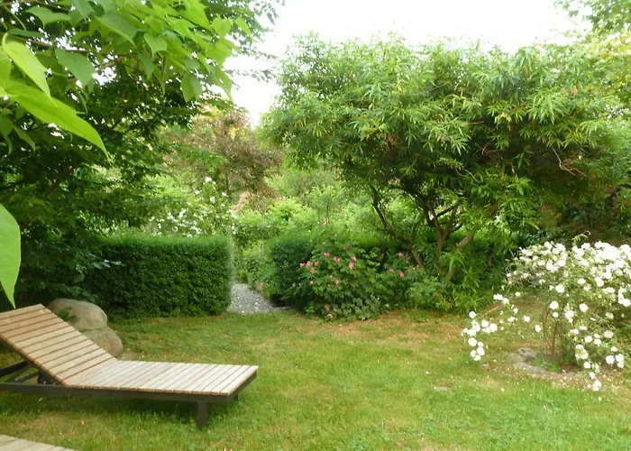 Gutshaus Altbauhof 아파트 다르군